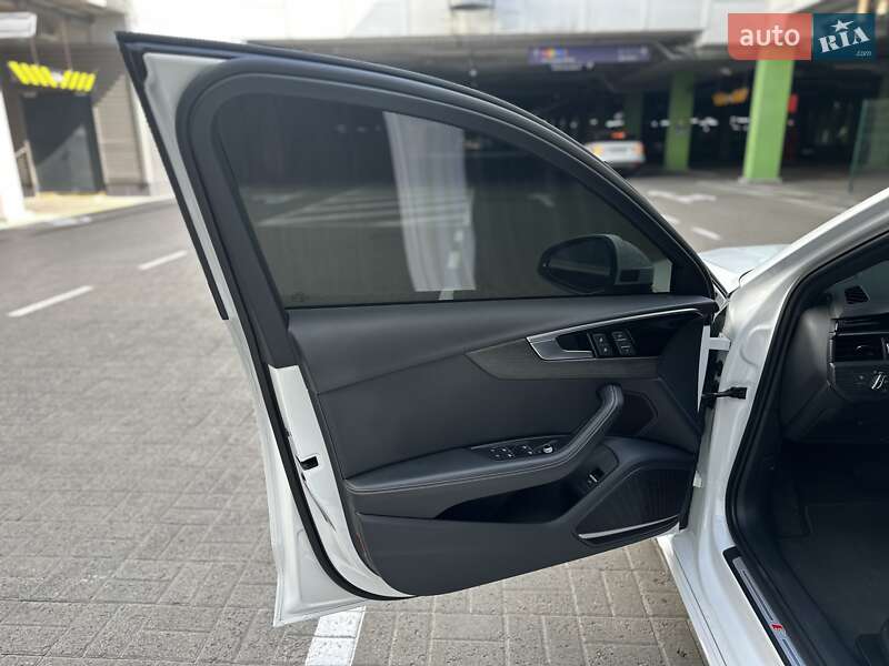 Седан Audi A4 2022 в Киеве