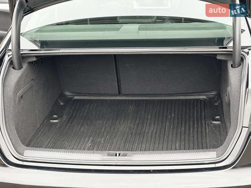 Седан Audi A4 2015 в Киеве