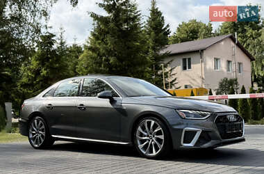 Седан Audi A4 2021 в 