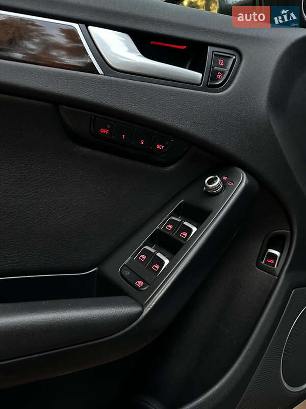 Седан Audi A4 2013 в Новояворівську