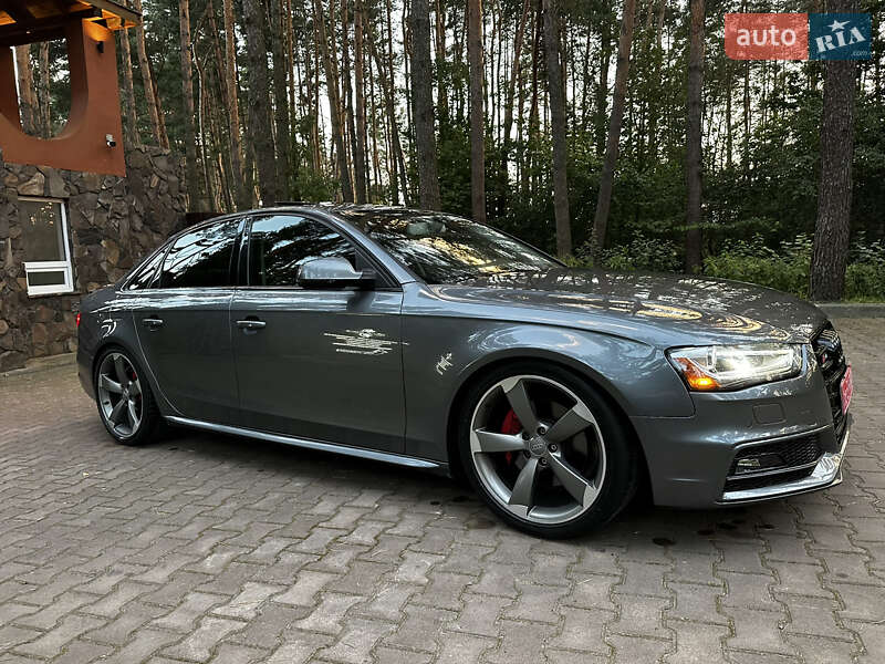 Седан Audi A4 2013 в Новояворівську