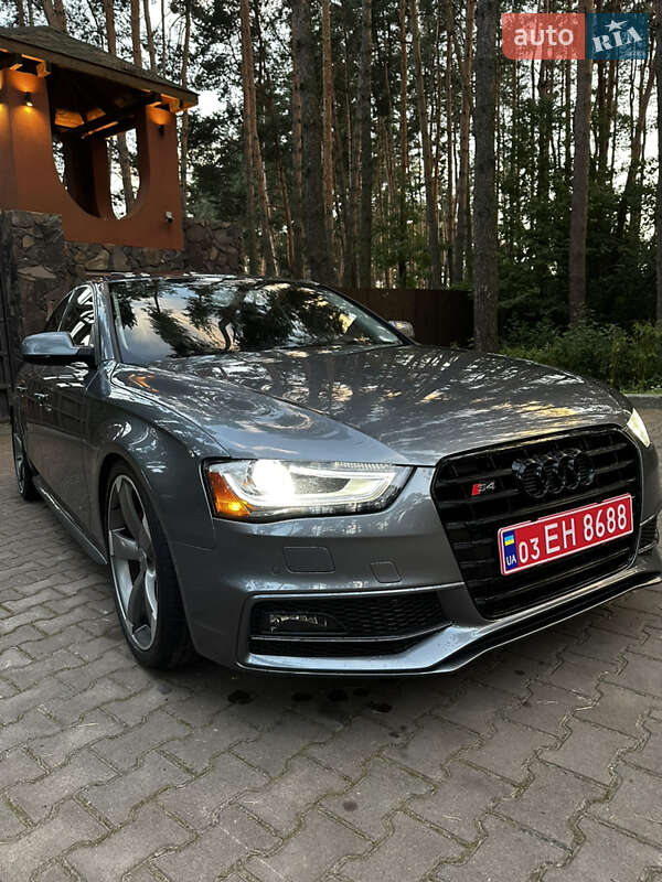 Седан Audi A4 2013 в Новояворівську