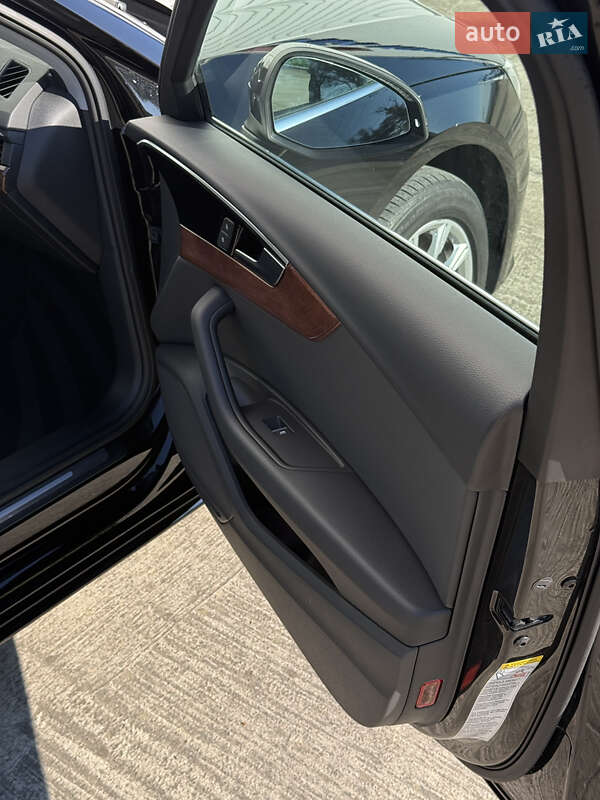 Седан Audi A4 2021 в Чернівцях
