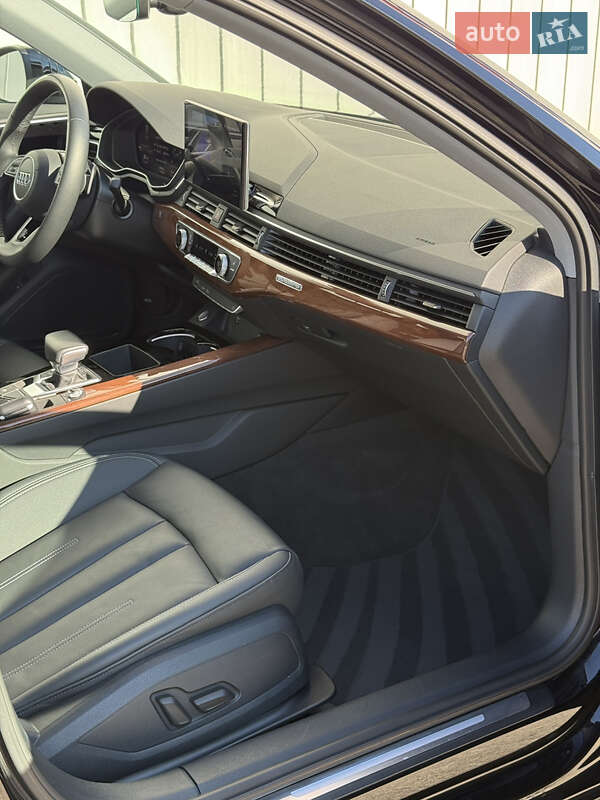 Седан Audi A4 2021 в Чернівцях