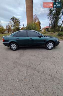 Седан Audi A4 1996 в  фото 3 Седан Audi A4 1996 в