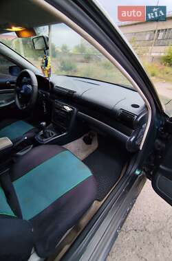 Седан Audi A4 1996 в  фото 12 Седан Audi A4 1996 в