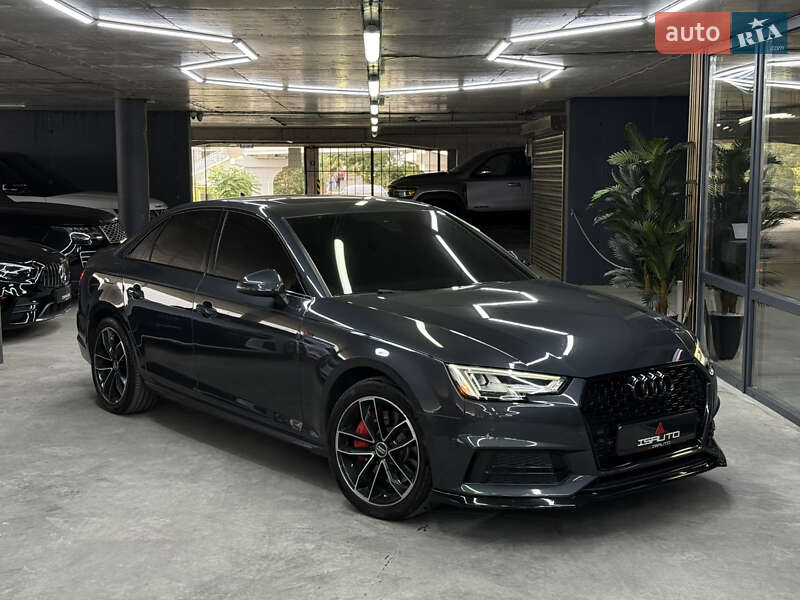 Седан Audi A4 2015 в 