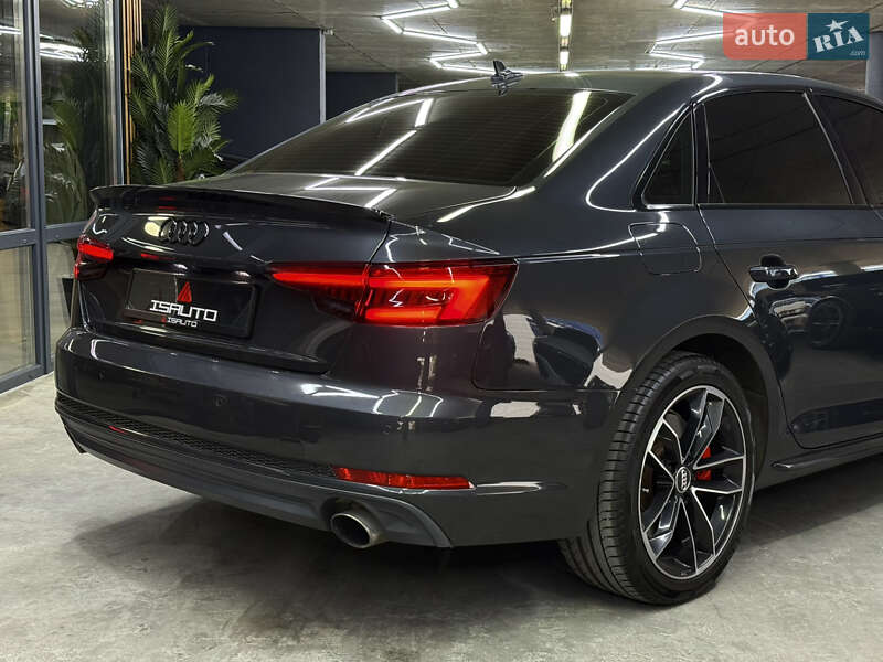 Седан Audi A4 2015 в Одесі
