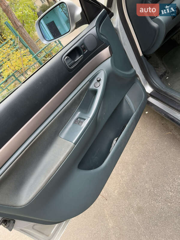 Седан Audi A4 1999 в Києві