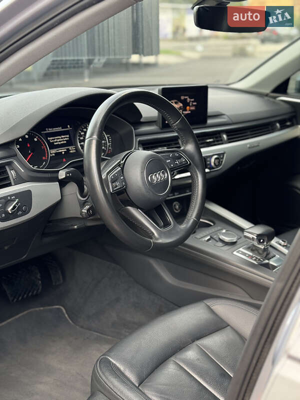 Седан Audi A4 2016 в Киеве