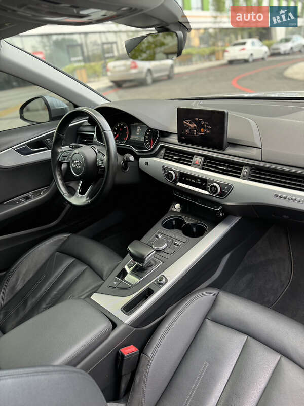 Седан Audi A4 2016 в Киеве