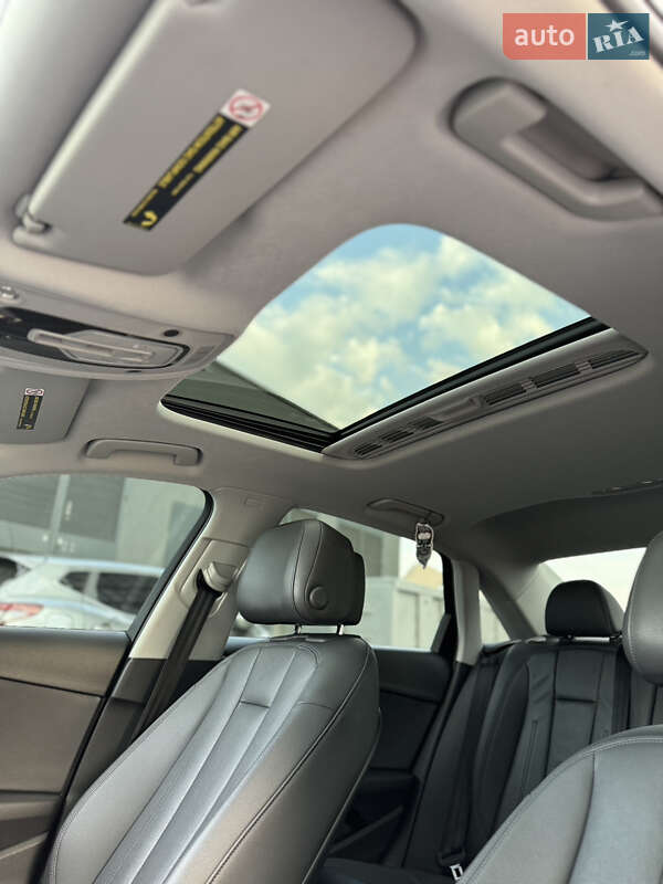 Седан Audi A4 2016 в Киеве