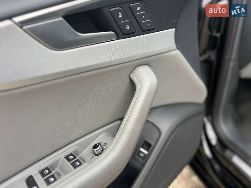 Седан Audi A4 2018 в Стрию