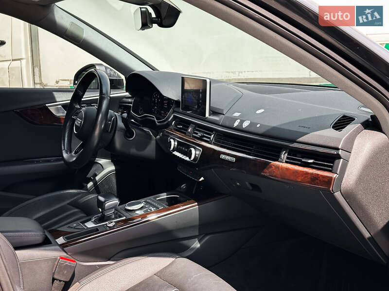 Седан Audi A4 2018 в Ужгороді