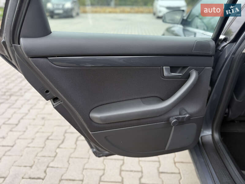 Седан Audi A4 2004 в Могилев-Подольске