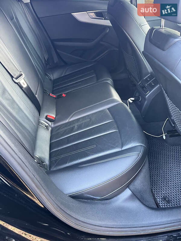 Седан Audi A4 2017 в Киеве