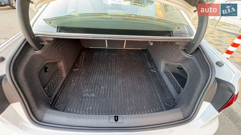 Седан Audi A4 2023 в Києві