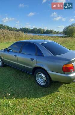 Седан Audi A4 1995 в 