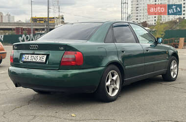 Седан Audi A4 1997 в 