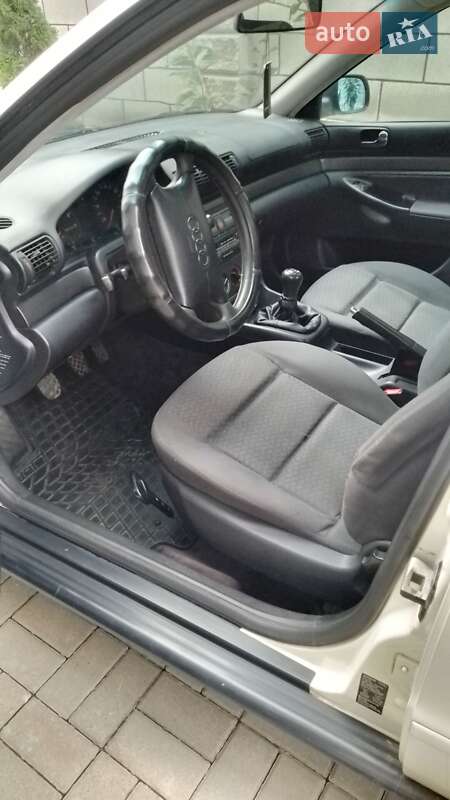 Седан Audi A4 1996 в Ровно