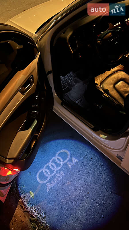 Седан Audi A4 2012 в Одесі