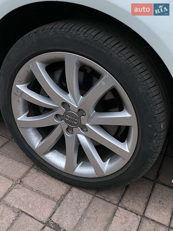 Седан Audi A4 2013 в Кропивницькому