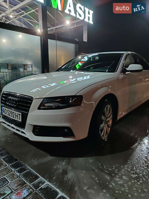 Седан Audi A4 2010 в Мукачевому