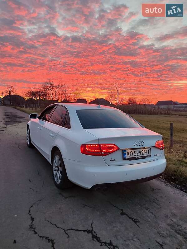 Седан Audi A4 2010 в Мукачевому