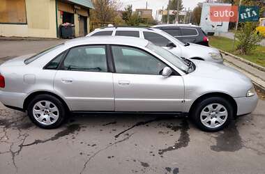 Седан Audi A4 2000 в 