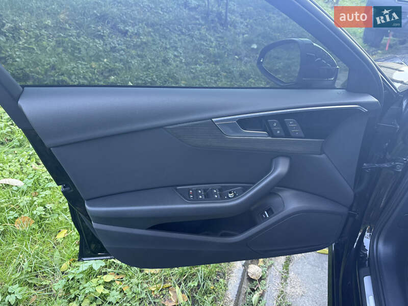 Седан Audi A4 2021 в Львове