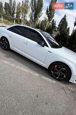 Седан Audi A4 2017 в 