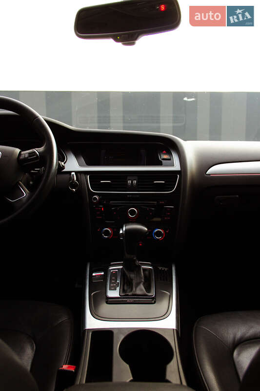 Седан Audi A4 2013 в Луцке