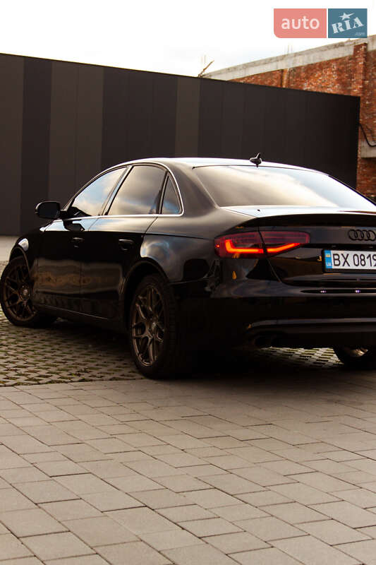 Седан Audi A4 2013 в Луцке