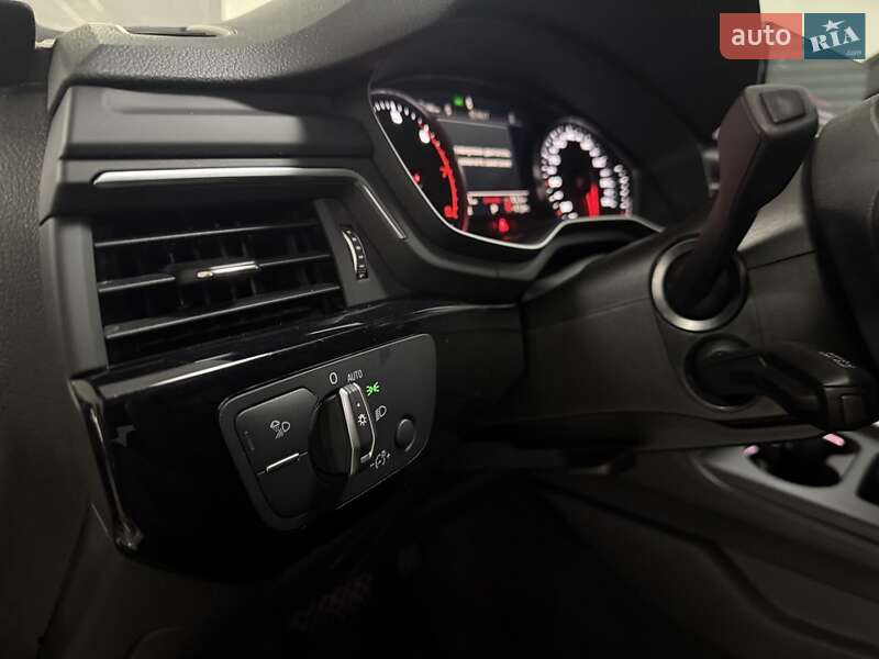 Седан Audi A4 2024 в Полтаві