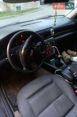Седан Audi A4 1996 в  фото 10 Седан Audi A4 1996 в