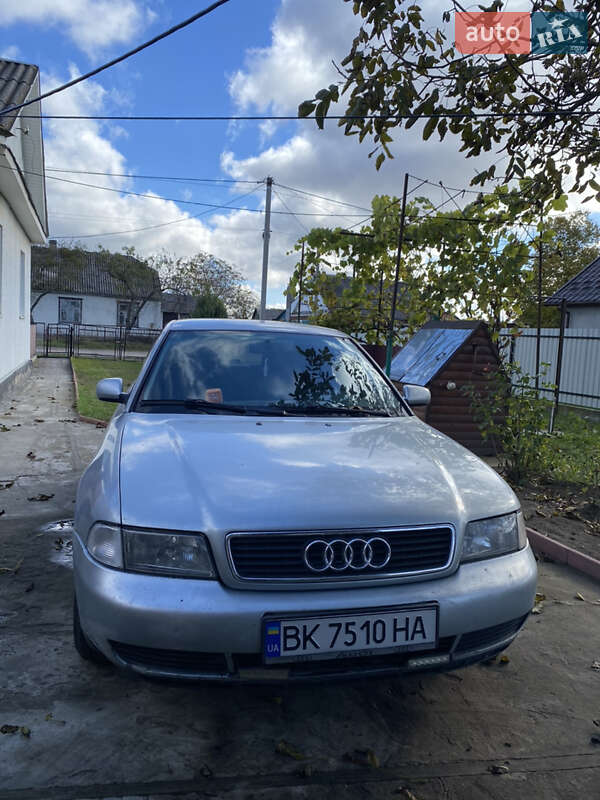 Седан Audi A4 1997 в Сарнах