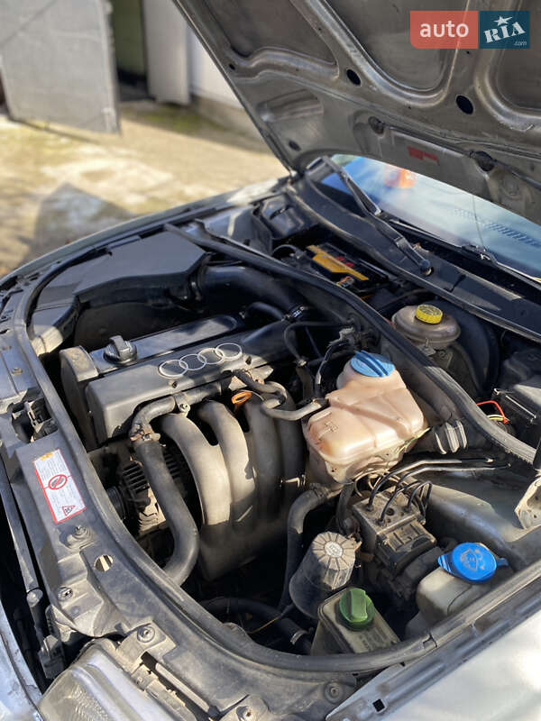 Седан Audi A4 1997 в Сарнах