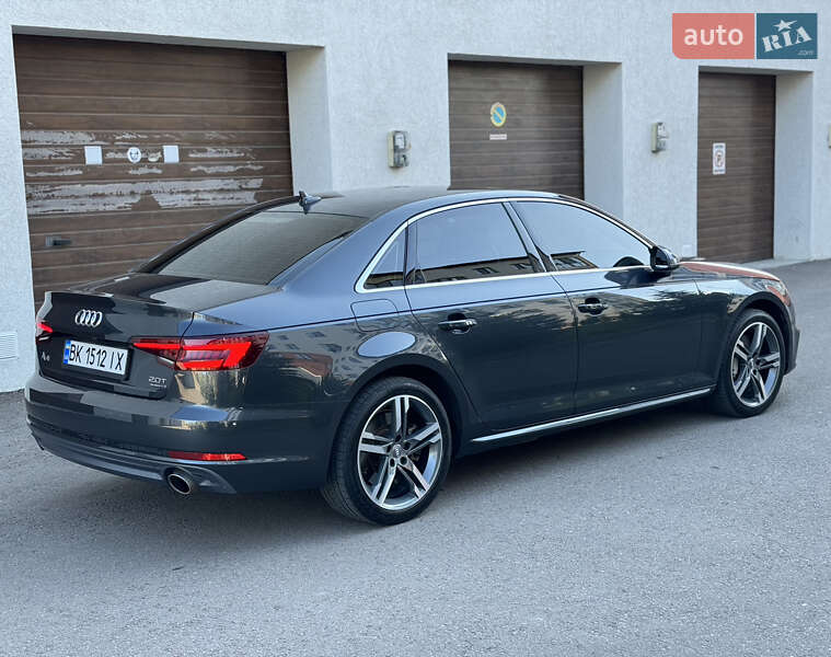 Седан Audi A4 2018 в Ровно
