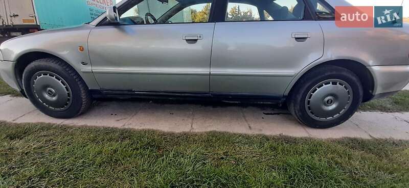 Седан Audi A4 1997 в Тернополе