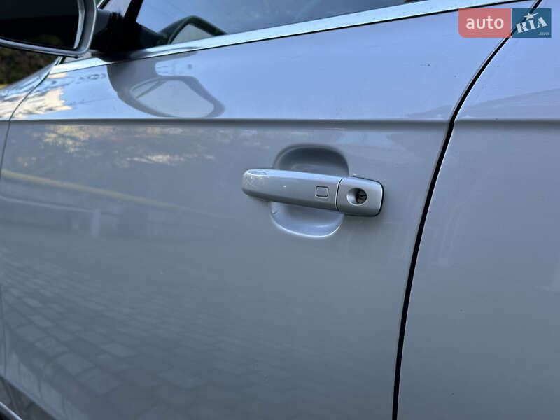 Седан Audi A4 2013 в Львове