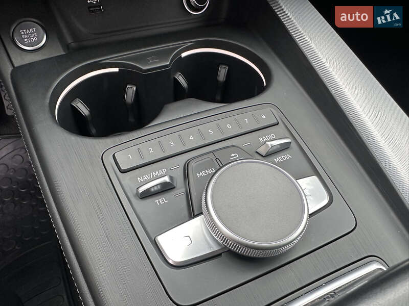 Седан Audi A4 2018 в Киеве