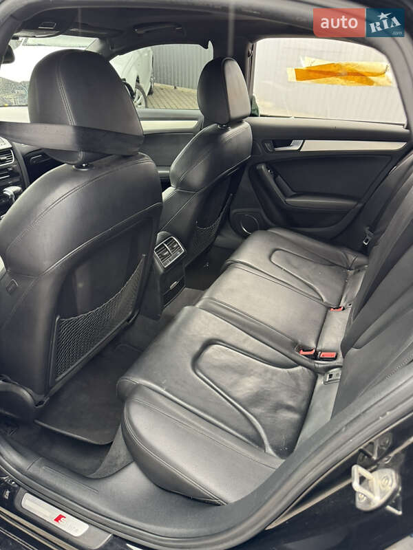 Седан Audi A4 2015 в Рівному