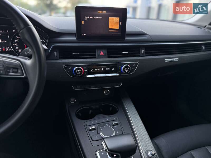 Седан Audi A4 2019 в Киеве