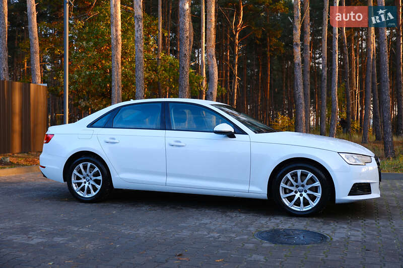 Седан Audi A4 2017 в Киеве