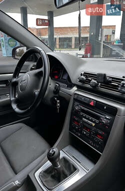 Седан Audi A4 2003 в  фото 2 Седан Audi A4 2003 в