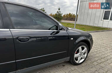 Седан Audi A4 2003 в  фото 6 Седан Audi A4 2003 в