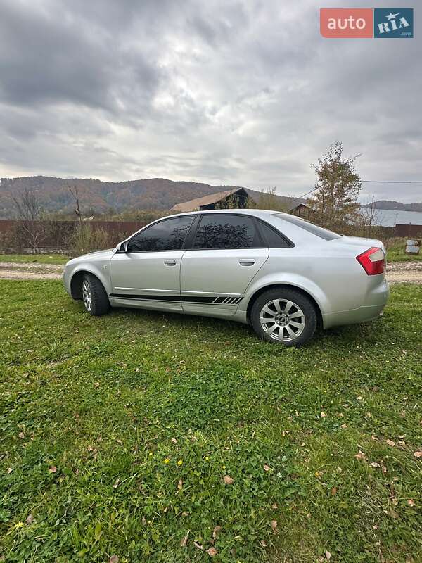 Седан Audi A4 2003 в Хусте