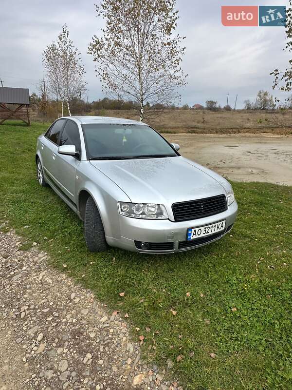 Седан Audi A4 2003 в Хусте