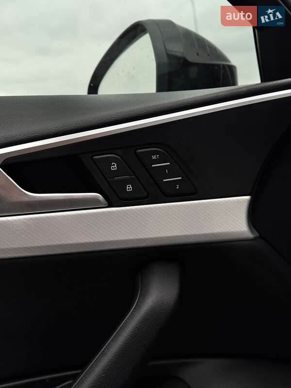 Седан Audi A4 2016 в Львове