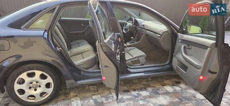 Седан Audi A4 2003 в Сколе